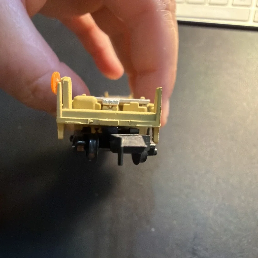 HO Scale TTX DTTX Intermodel Well Car With Two Cargo Containers